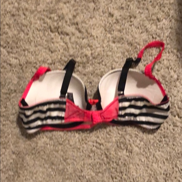 Victoria Secret Bra - Picture 2 of 2